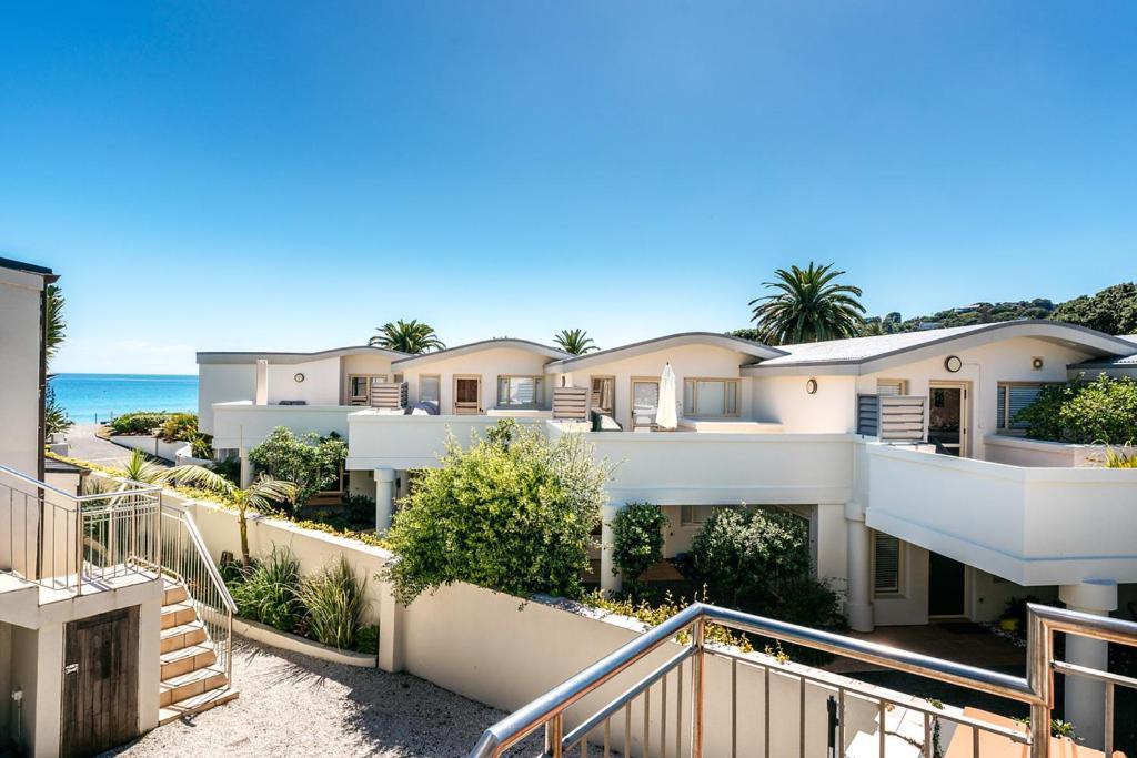 Onetangi Beach Apartments Exteriör bild