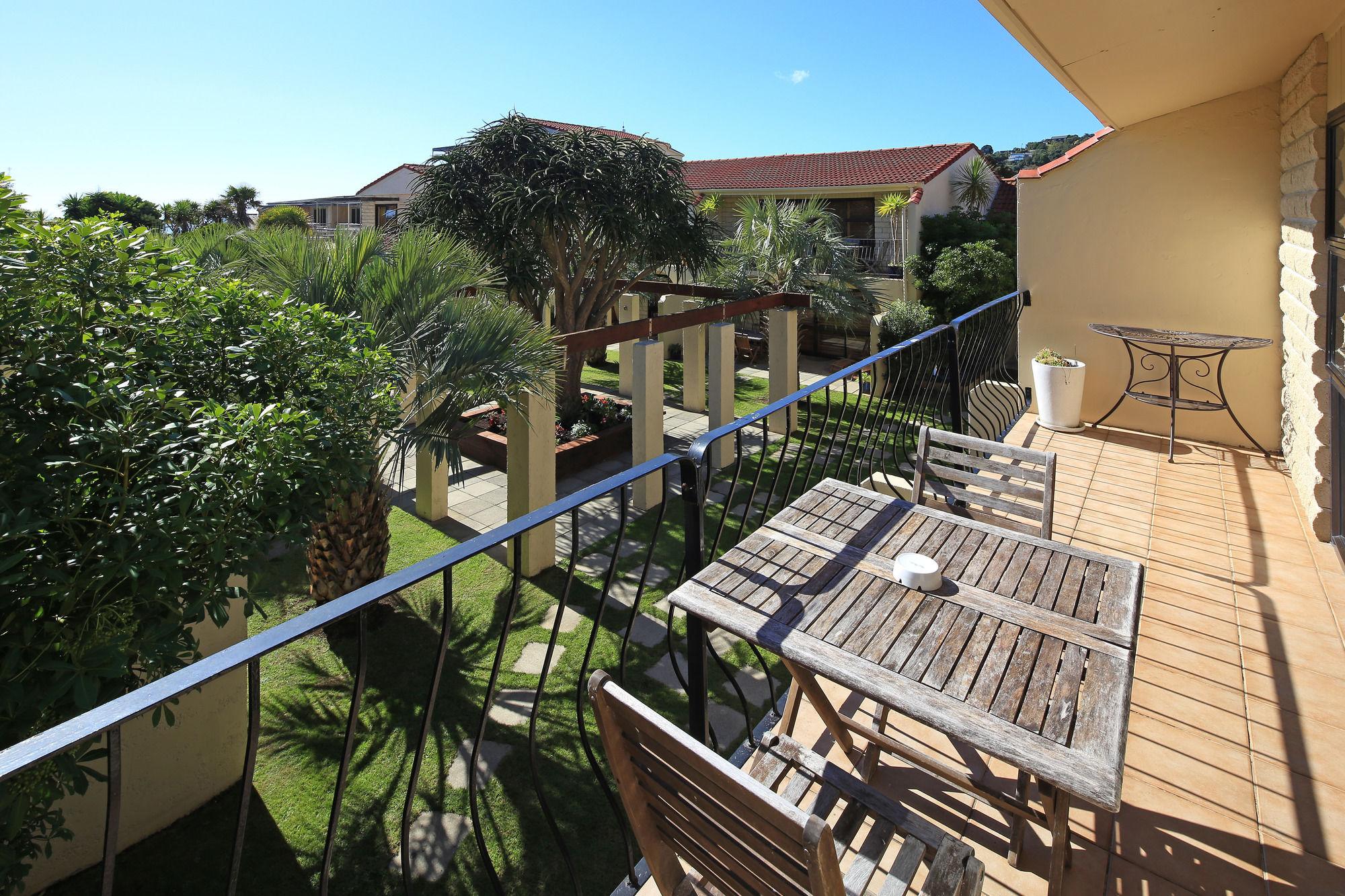 Onetangi Beach Apartments Exteriör bild