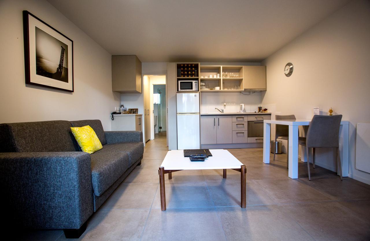 Onetangi Beach Apartments Exteriör bild