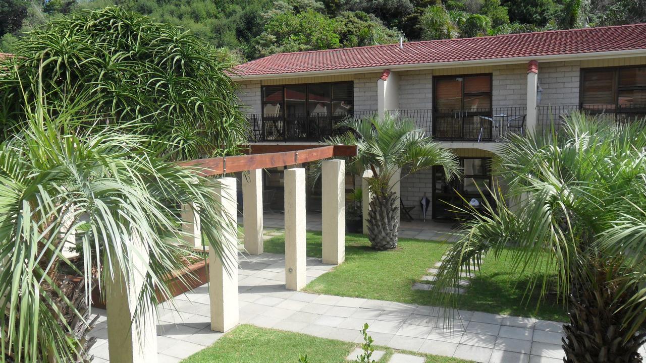Onetangi Beach Apartments Exteriör bild