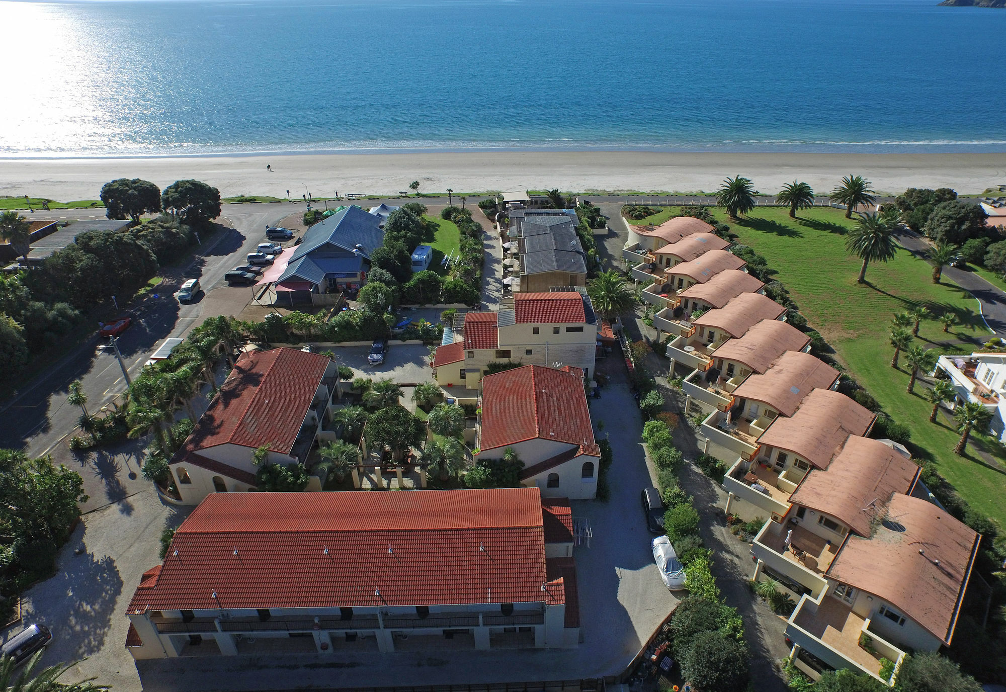 Onetangi Beach Apartments Exteriör bild